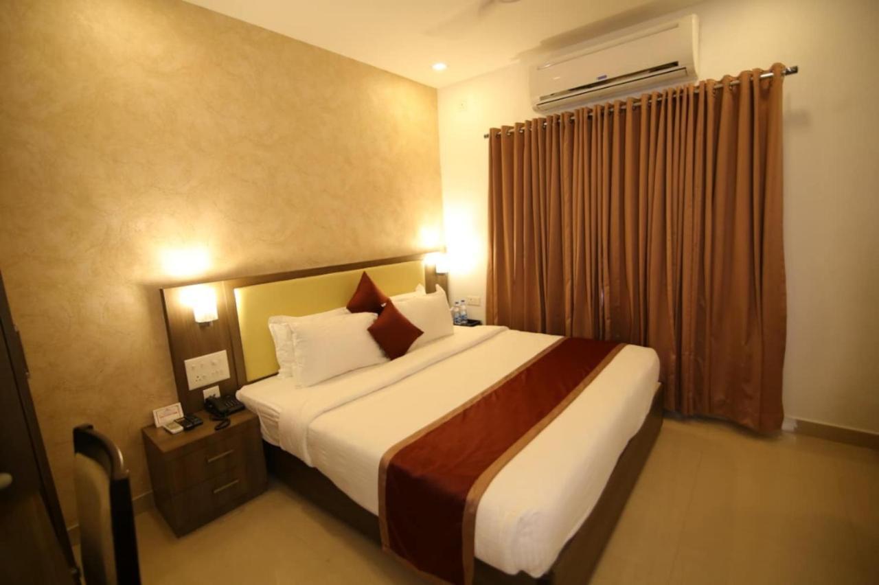 Hotel Monarch Kozhikode Exteriör bild