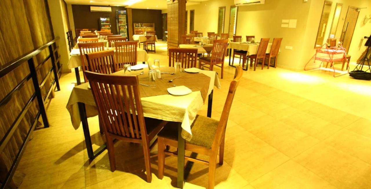 Hotel Monarch Kozhikode Exteriör bild