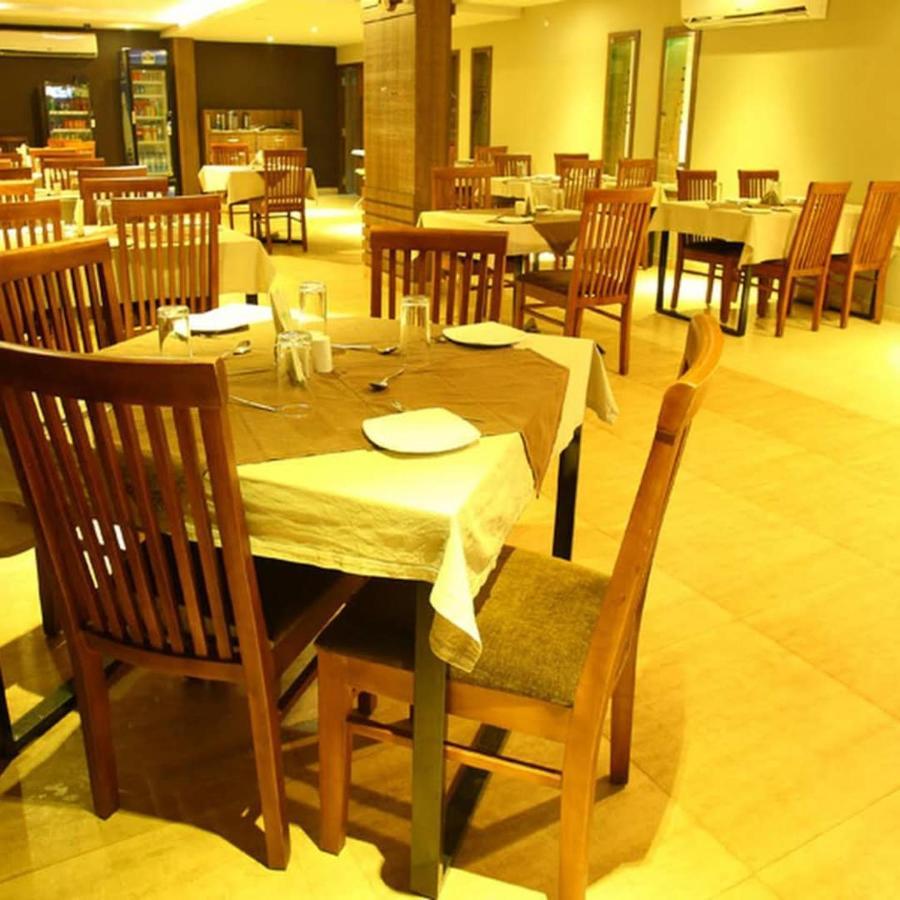 Hotel Monarch Kozhikode Exteriör bild